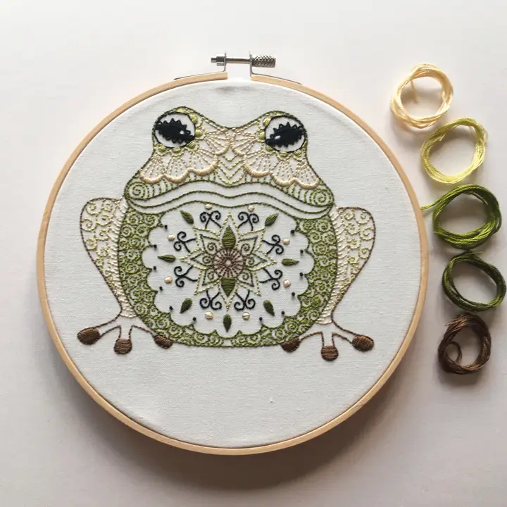 Cinnamon Stitching | Frog Embroidery kit