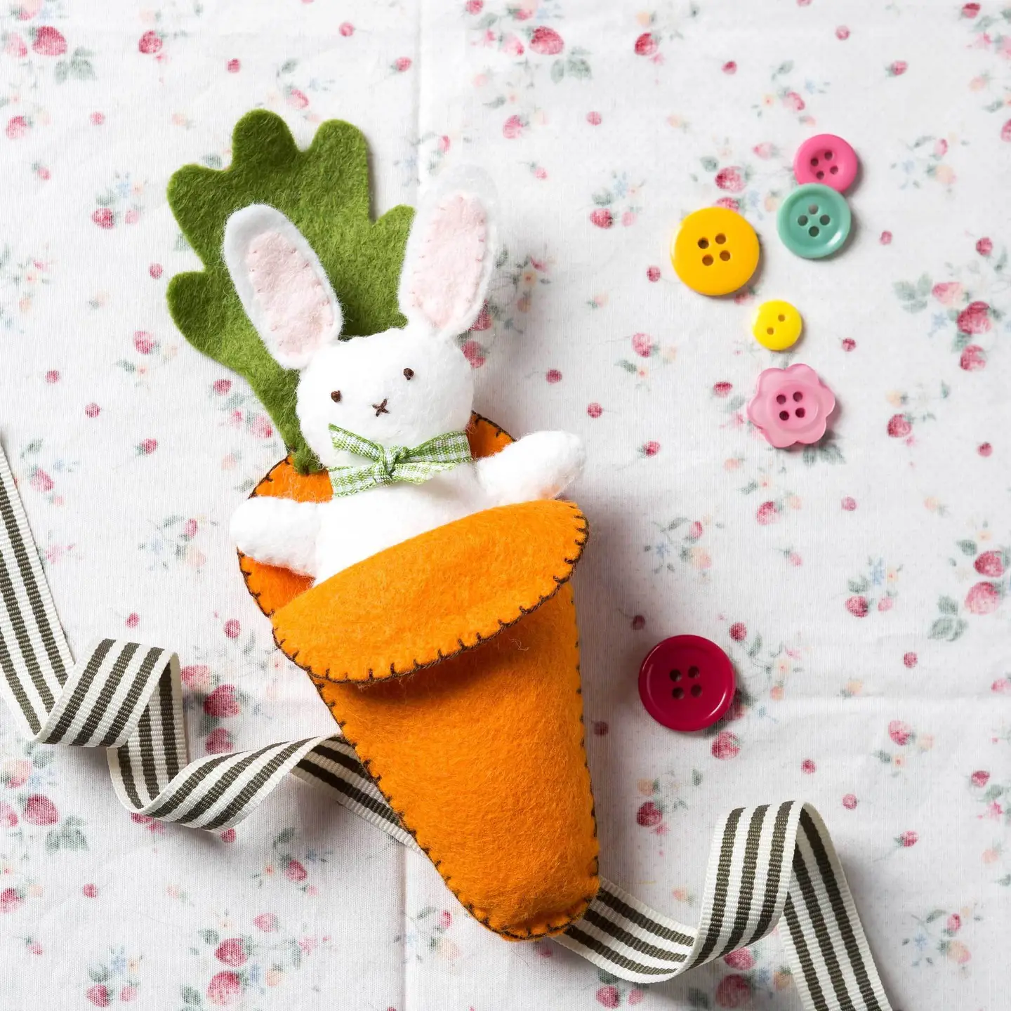 Corinne Lapierre Felt Kit | Bunny in Carrot - Image 2