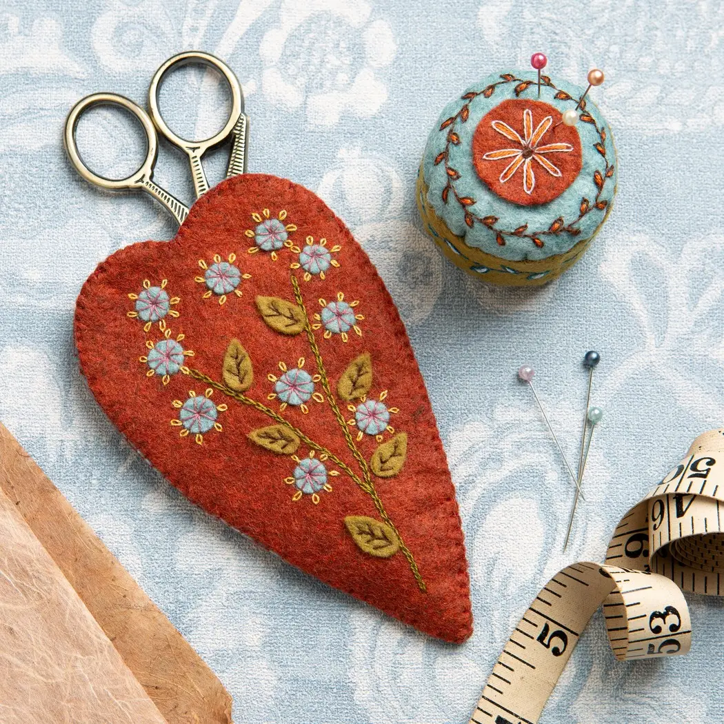 Corinne Lapierre Felt Kit | Scissor pouch & mini pincushion - Image 2